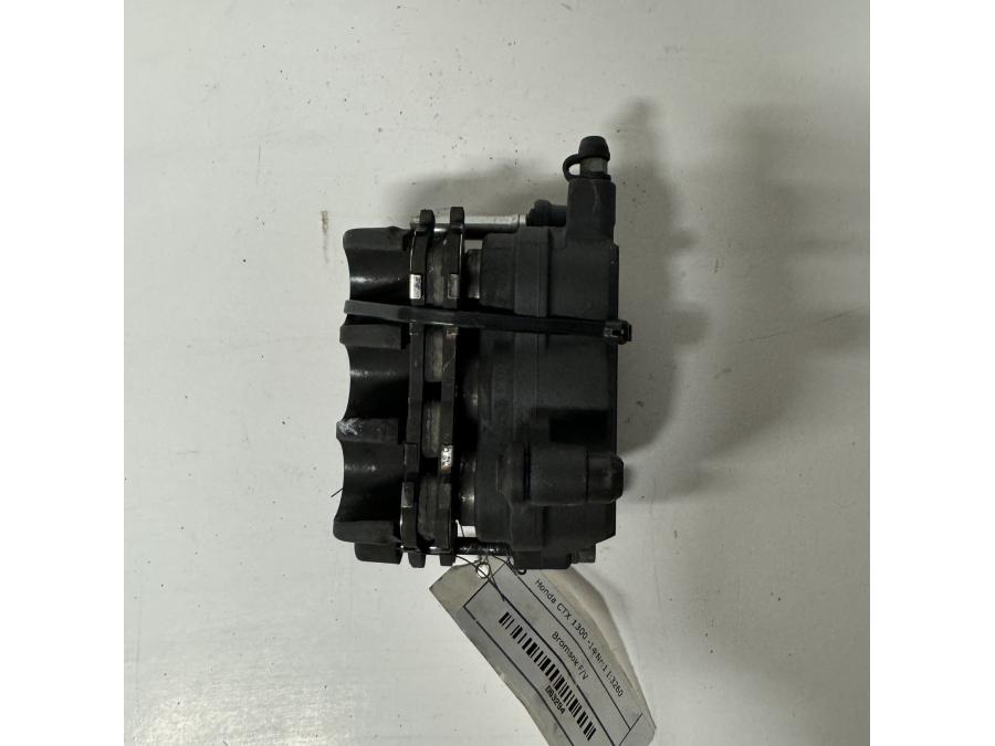 Höger sida på Bromsok från en Honda CTX 1300 -2014 motorcykel.