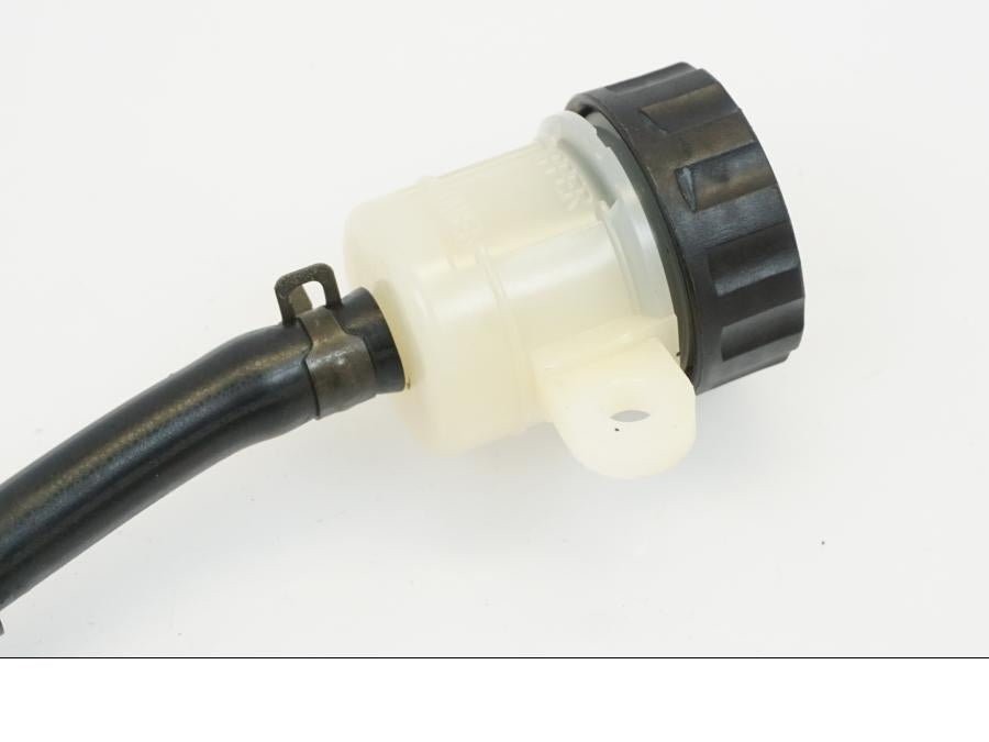 Snett nerifrån på Bromshuvudcylinder från en Yamaha XT 660 R -2004 motorcykel.