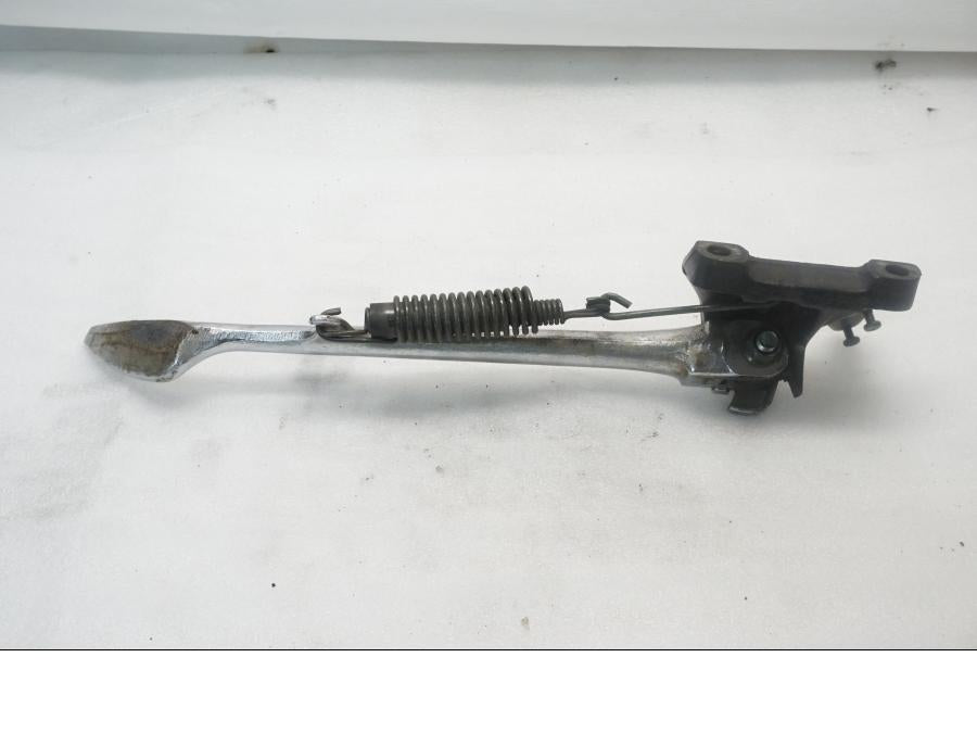 Höger sida pÄ Sidostöd frÄn en Yamaha XVS 650 -2000 motorcykel.