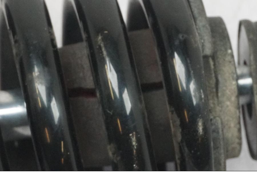 Snett uppifrån på Stötdämpare från en BMW R 1100 GS -1998 motorcykel.