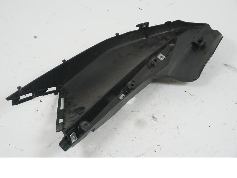 Extrabild1 på Sidkåpa från en Yamaha XJ 6 -2011 motorcykel.