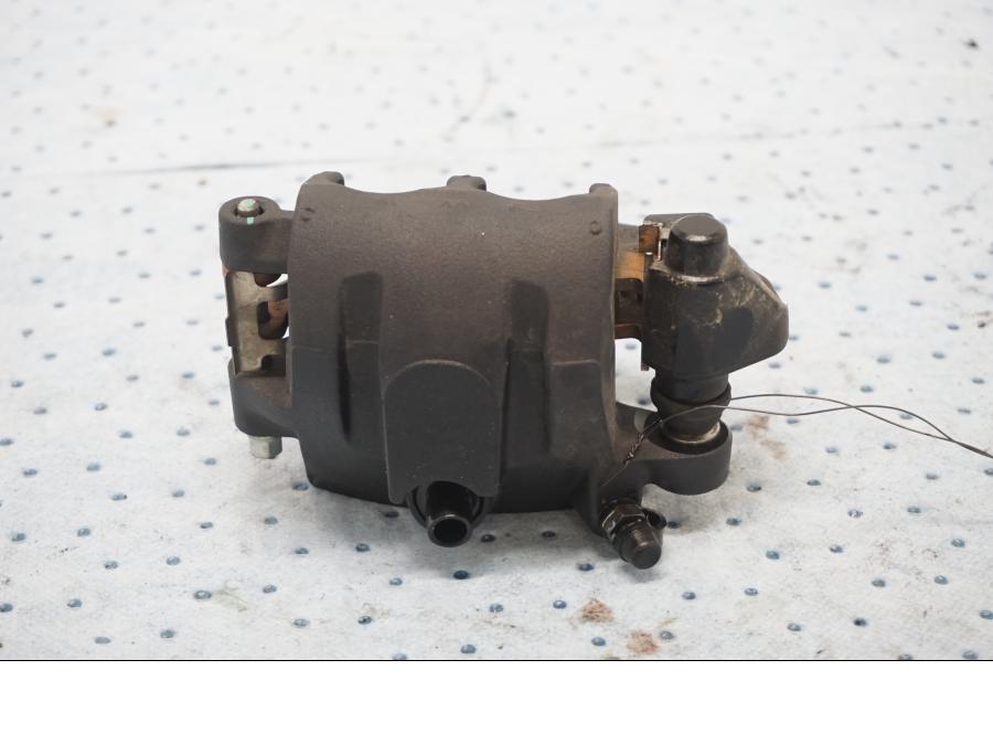 Höger sida på Bromsok från en Kawasaki Z 650 ABS -2020 motorcykel.