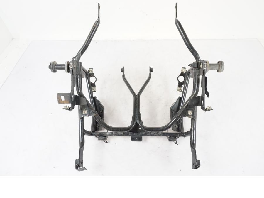 Snett nerifrån på Toppkåpstag från en BMW R 1200 GSA -2012 motorcykel.