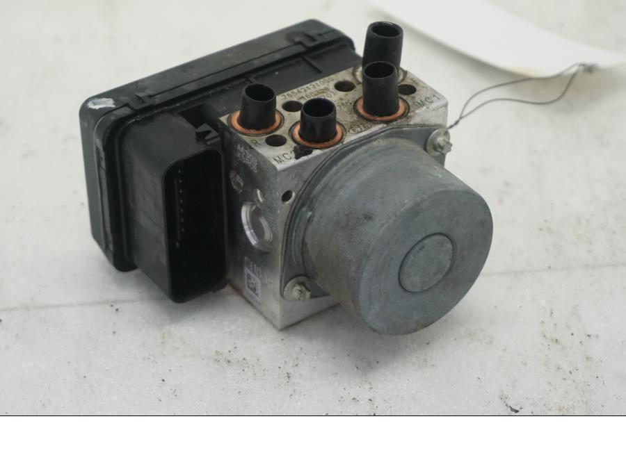 Framsidan på ABS Modulator från en KTM 690 SMCR -2016 motorcykel.