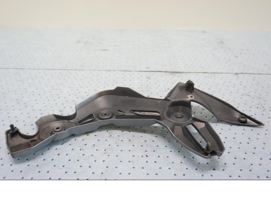 Höger sida på Ramplast från en Kawasaki Z 900 -2019 motorcykel.