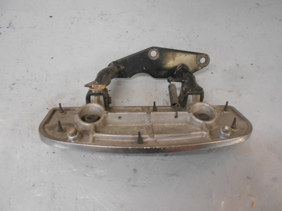 Baksidan på Fotplatta från en Kawasaki VN 1500 Classic Tourer -2002 motorcykel.