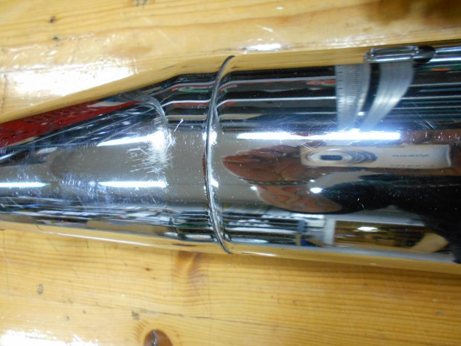 Framsidan på Ljuddämpare från en Yamaha XVZ 1300 -1996 motorcykel.