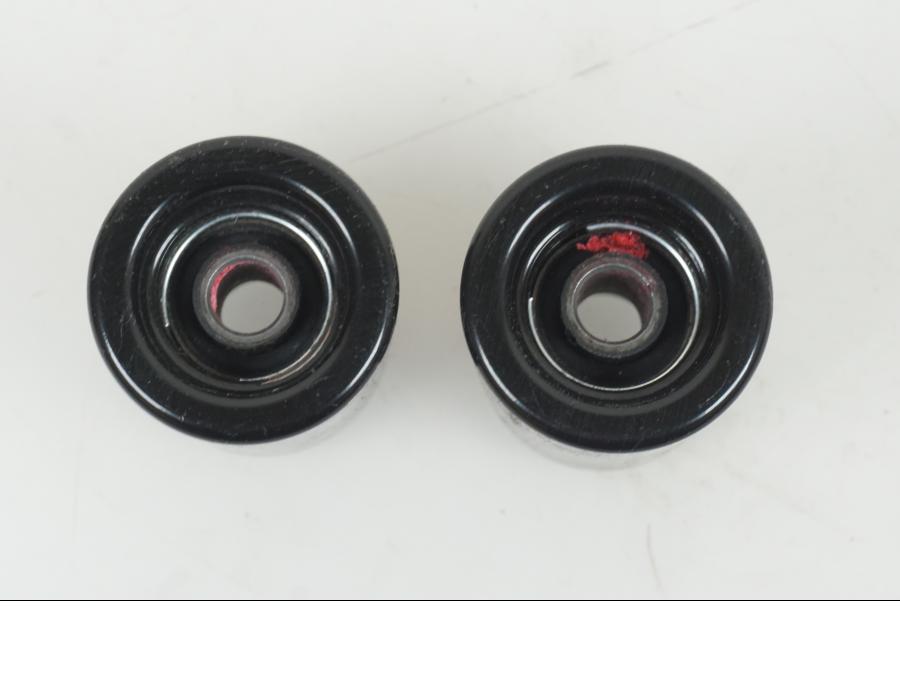 Snett nerifrån på Styrvikt från en Kawasaki Z 125 -2023 motorcykel.