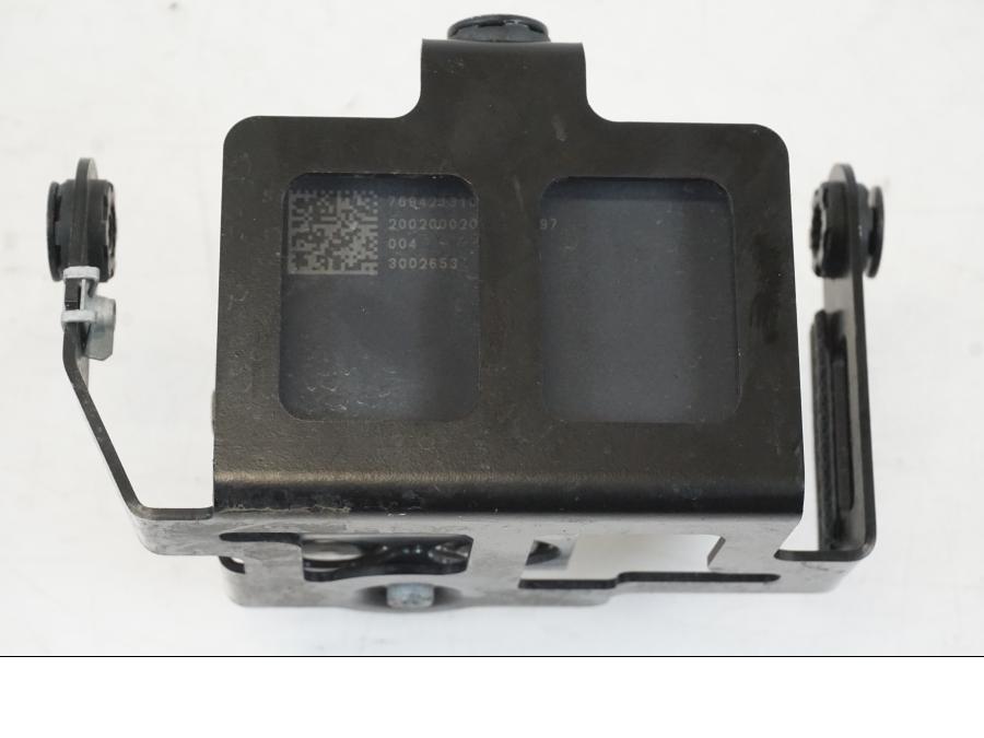 Snett uppifrån på ABS Modulator från en Husqvarna 701 Supermoto -2020 motorcykel.