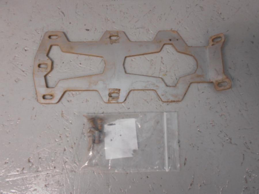 Snett nerifrån på Hasplåt från en BMW R 1200 GS -2013 motorcykel.