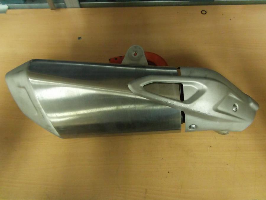 Framsidan på Ljuddämpare från en BMW S 1000 XR -2015 motorcykel.