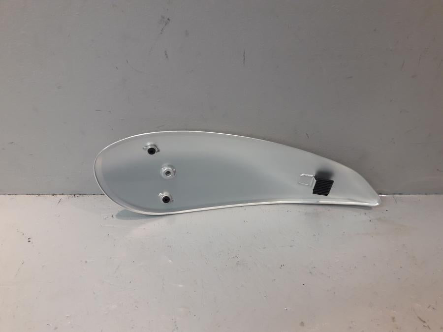 Baksidan på Bensintankdekor från en Ducati Scrambler 800 -2016 motorcykel.