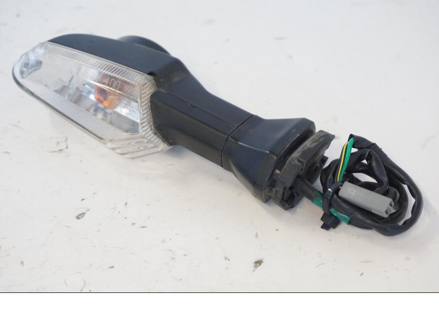 Snett nerifrån på Blinkers från en Kawasaki ER-6N -2012 motorcykel.