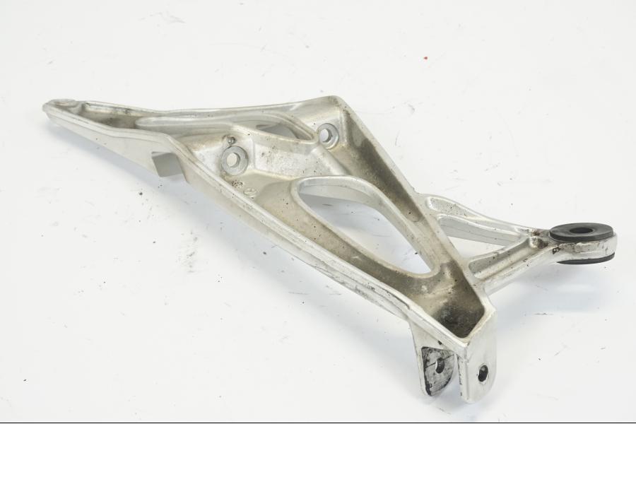 Extrabild1 på Fotpinnefäste från en BMW K 1200 S -2006 motorcykel.