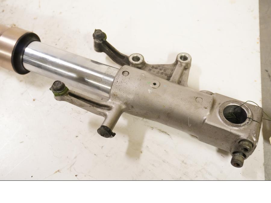 Vänster sida på Gaffelben från en Kawasaki ZXR 400 -1992 motorcykel.