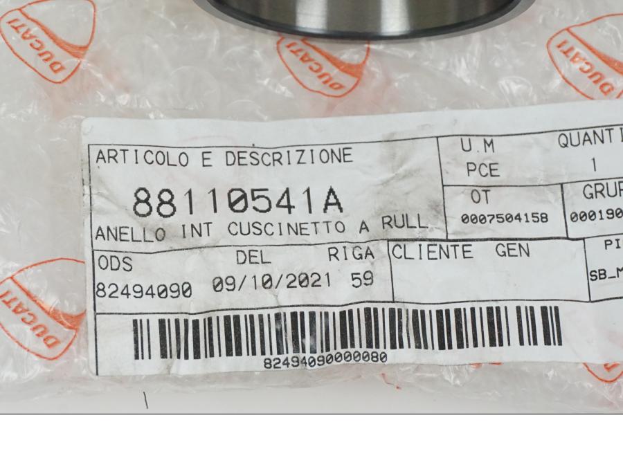 Vänster sida på Hjulhub från en Ducati Streetfighter V4 -2020 motorcykel.