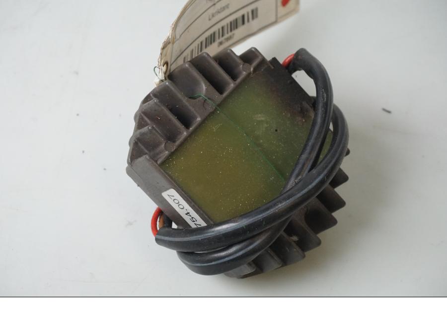 Höger sida på Likriktare från en MZ 125 -2003 motorcykel.