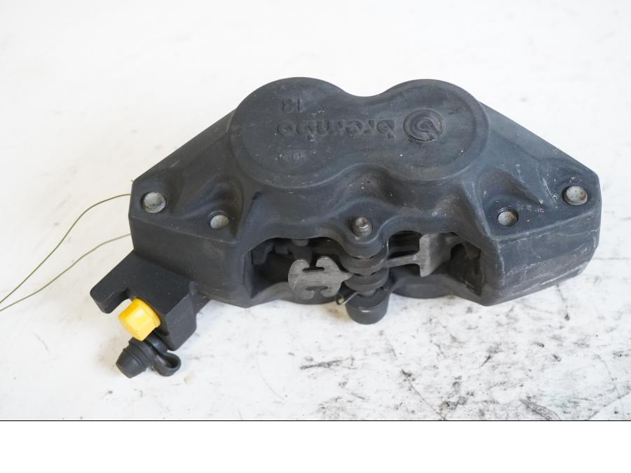 Höger sida på Bromsok från en BMW K 1300 GT -2009 motorcykel.