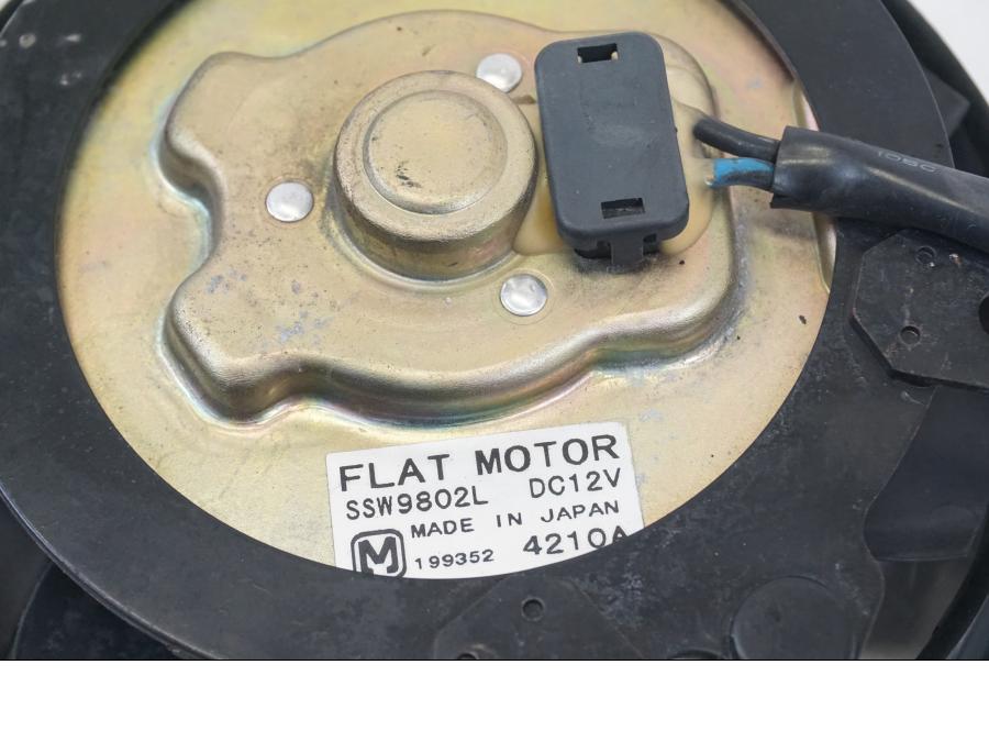 Snett uppifrån på Vattenkylfläkt från en Yamaha YZF 1000 R1 -2004 motorcykel.