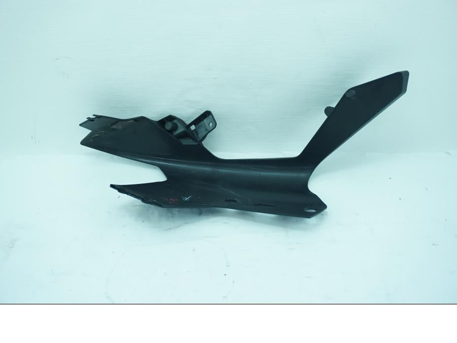 Höger sida på Toppkåpa från en KTM RC 390 -2019 motorcykel.