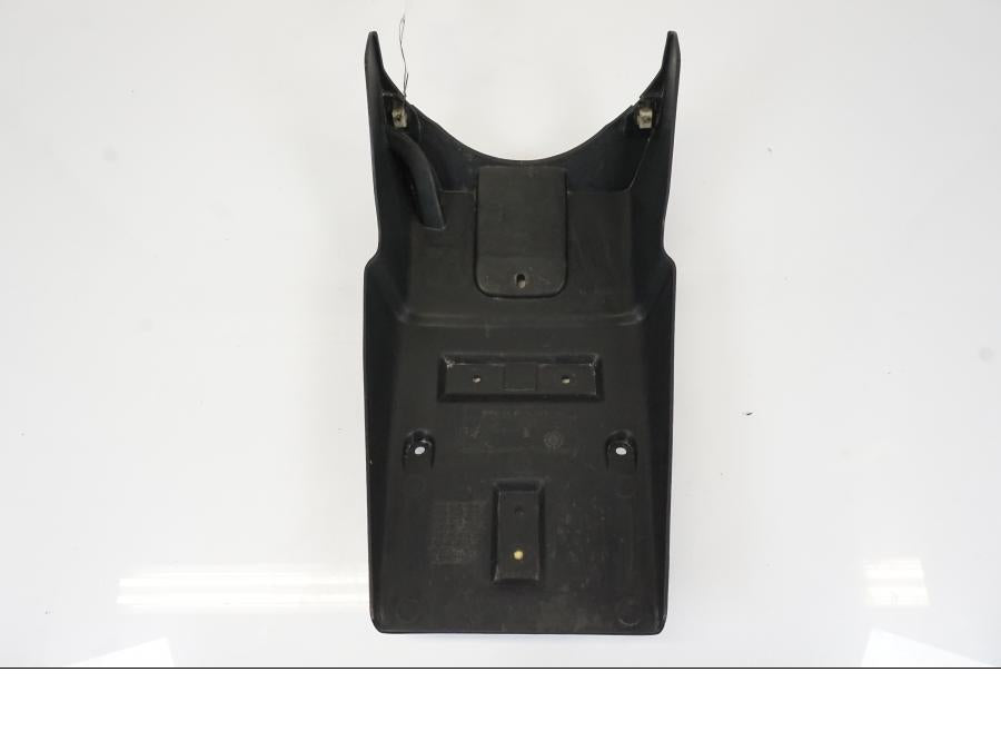 Snett nerifrån på Skylthållare från en BMW R 1150 RS -2003 motorcykel.