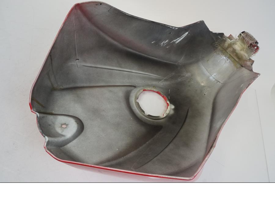 Extrabild2 på Bensintankskåpa från en Aprilia RS 125 -2008 motorcykel.