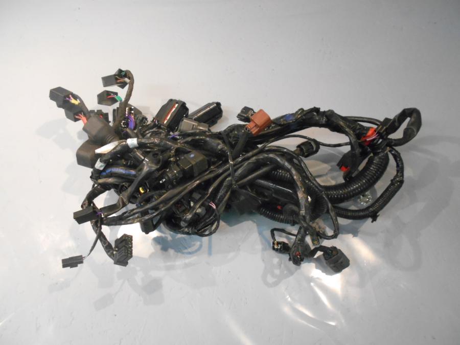 Framsidan på Kabelstam från en Triumph Tiger 800 -2016 motorcykel.