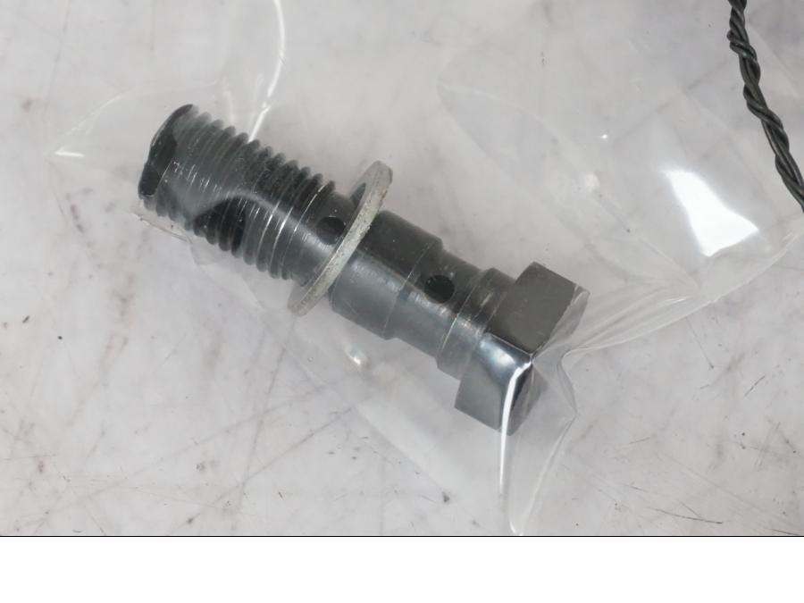 Extrabild2 på Bromsledning från en Kawasaki ZX-10R -2008 motorcykel.