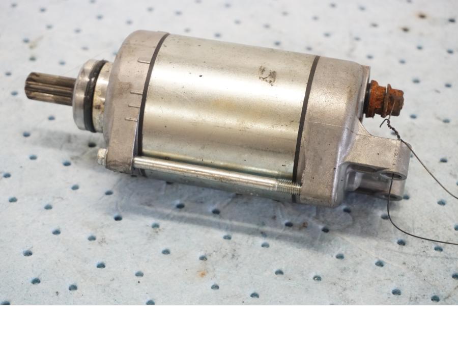 Framsidan på Startmotor från en Kawasaki Z 900 -2019 motorcykel.