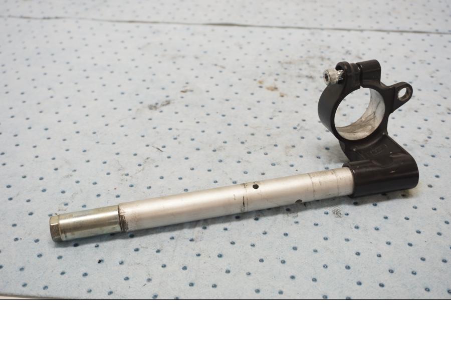 Baksidan på Styre från en Kawasaki ZX-6R -2000 motorcykel.