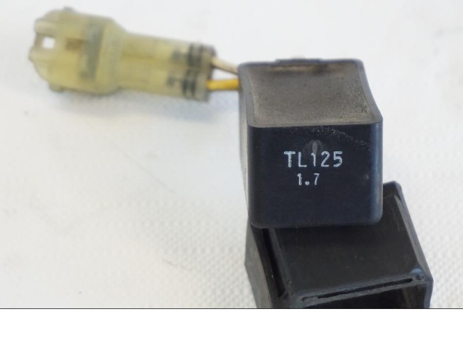 Vänster sida på Bensinpumpsrelä från en Kawasaki VN 1500 Mean Streak -2002 motorcykel.