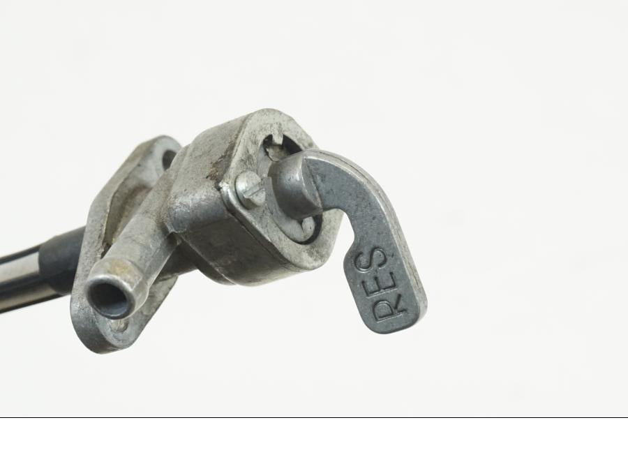 Höger sida på Bensinkran från en KTM 625 SMC -2005 motorcykel.