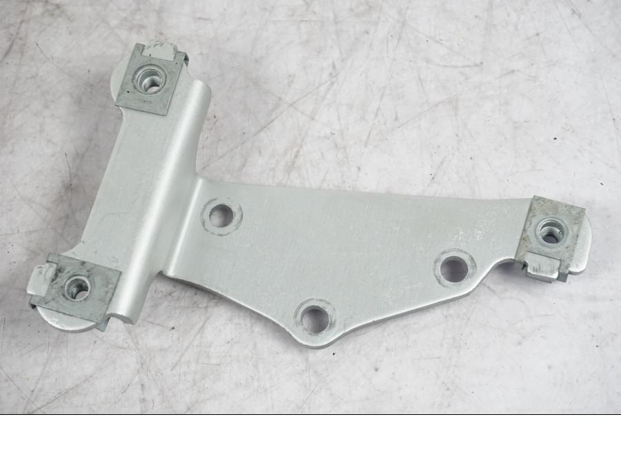 Höger sida på ABS Låda från en Ducati Multistrada V4 -2024 motorcykel.