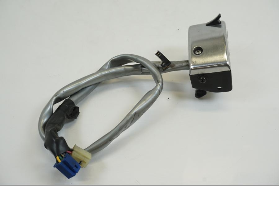 Baksidan på Styrelreglage från en Yamaha XVS 1100 -2003 motorcykel.