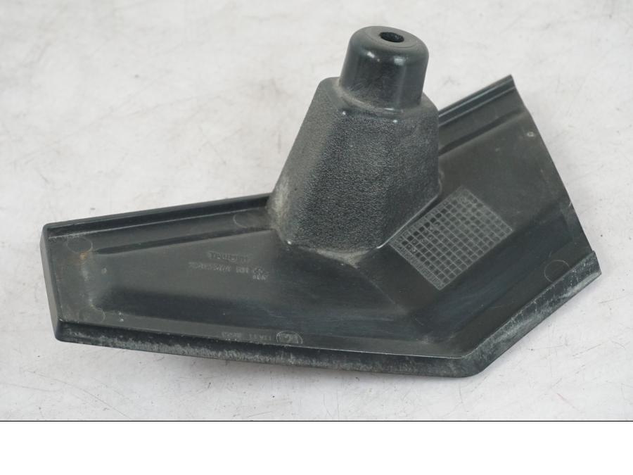 Höger sida på Strålkastarkåpa från en Triumph Tiger Explorer -2013 motorcykel.