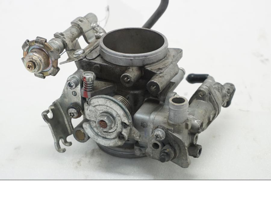 Höger sida på Spjällhus från en Yamaha MT-03 -2007 motorcykel.