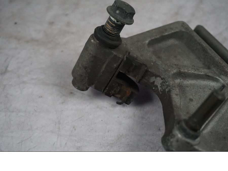 Snett uppifrån på Bromsoksfäste från en Honda CBR 1100 XX -1998 motorcykel.