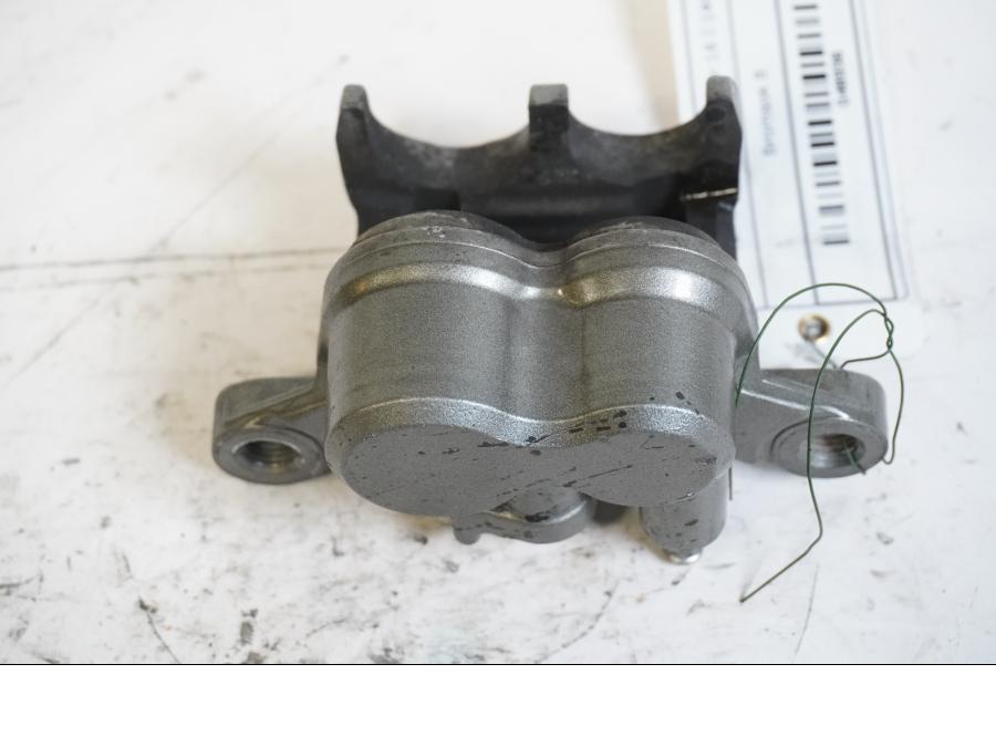 Höger sida på Bromsok från en Yamaha YZF R6 -2000 motorcykel.