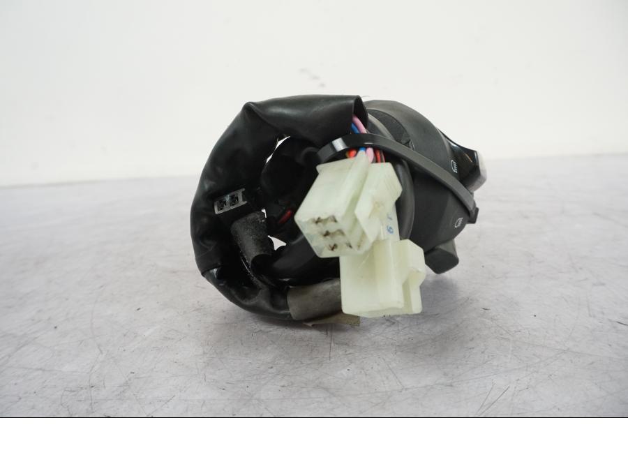 Höger sida på Styrelreglage från en Yamaha MT 125 -2017 motorcykel.