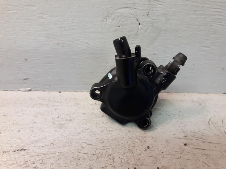 Framsidan på Kopplingslavcylinder från en Kawasaki GTR 1400 -2012 motorcykel.