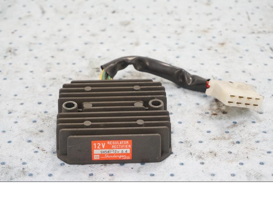 Framsidan på Likriktare från en Honda GL 1200 -1987 motorcykel.