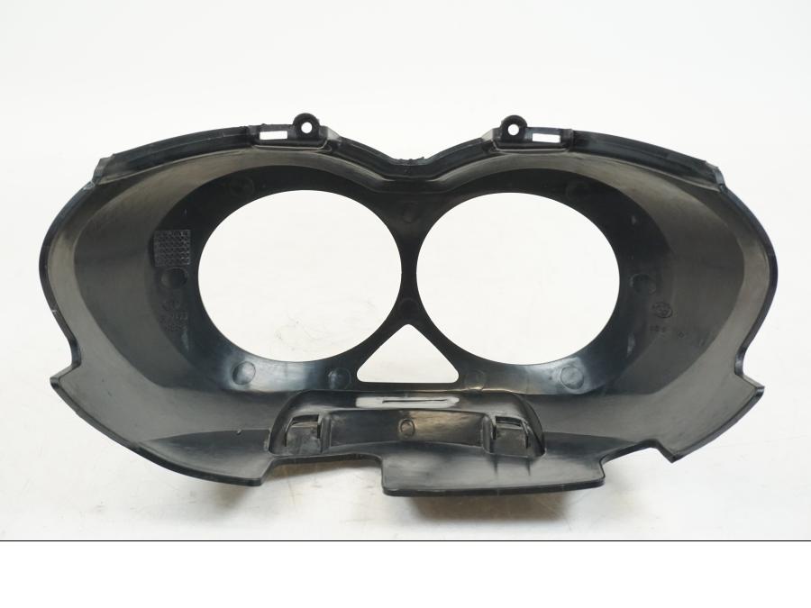 Snett nerifrån på Strålkastarkåpa från en BMW F 650 CS -2003 motorcykel.