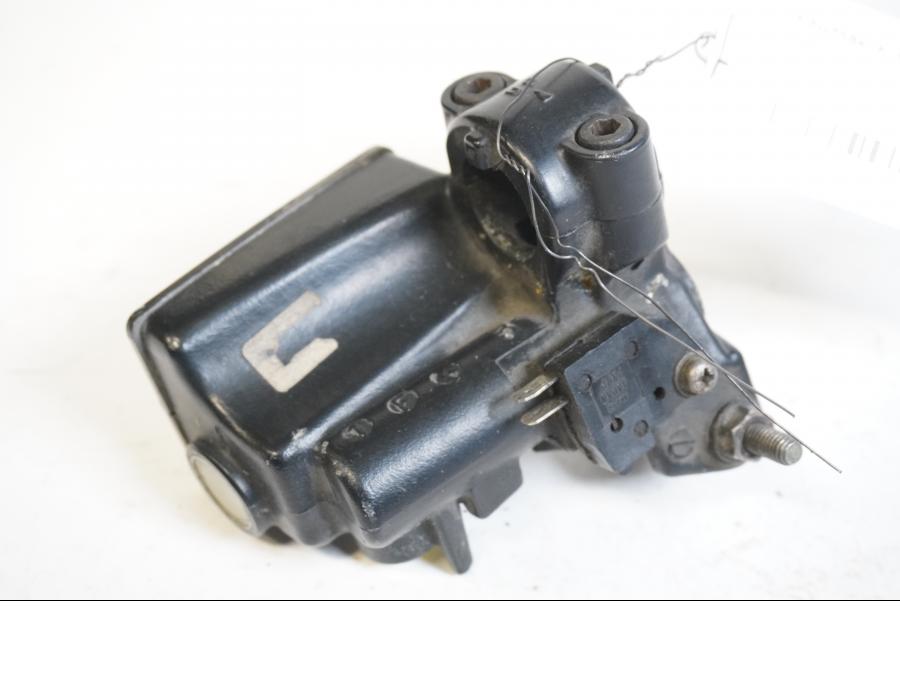 Höger sida på Bromshuvudcylinder från en Kawasaki KLE 500 -1991 motorcykel.
