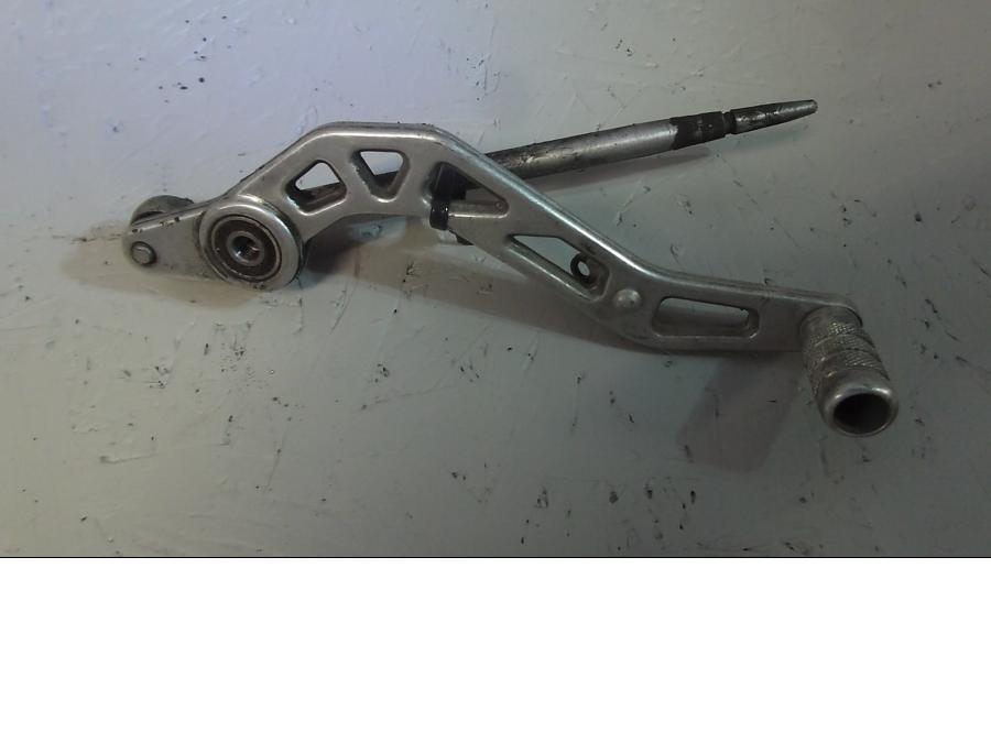 Baksidan på Bromspedal från en KTM 640 Duke -2002 motorcykel.