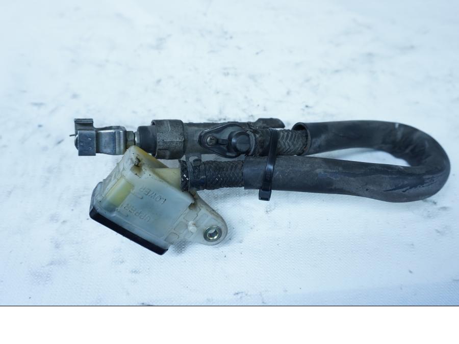 Baksidan på Bromshuvudcylinder från en Honda VFR 750 -1992 motorcykel.