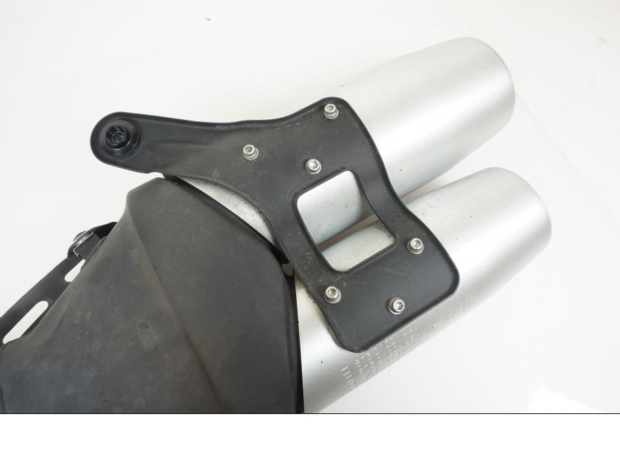 Extrabild2 på Ljuddämpare från en Ducati Monster 1200 -2014 motorcykel.