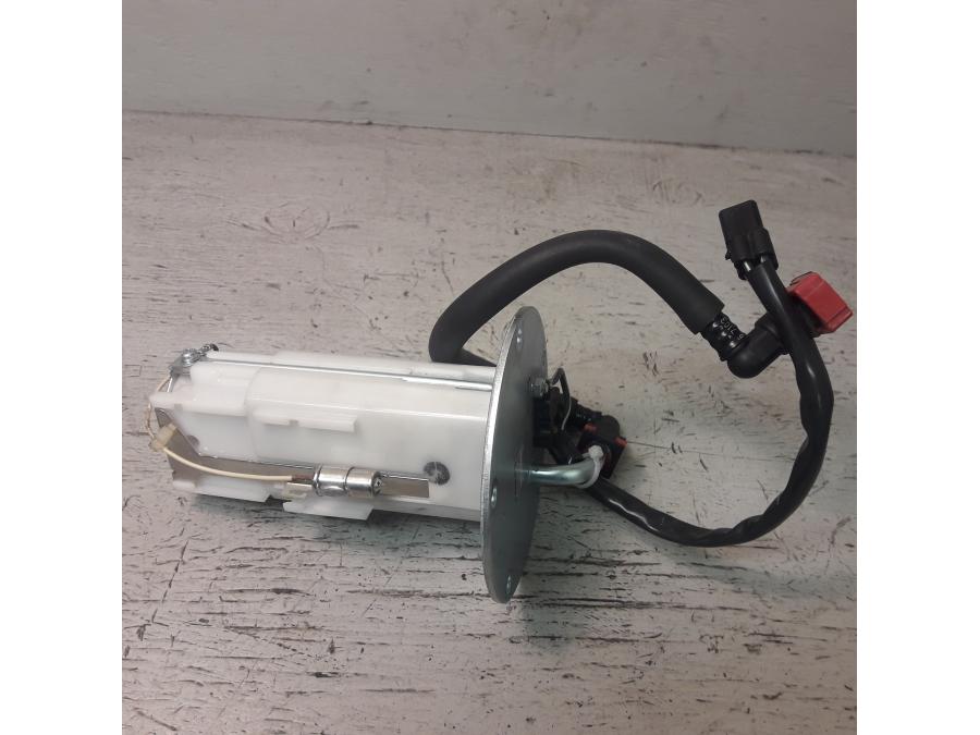 Framsidan på Bensinpump insprut från en Kawasaki VN 900 -2007 motorcykel.