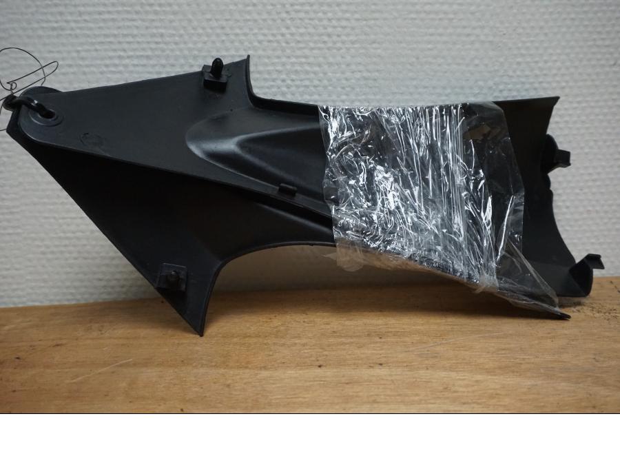 Baksidan på Toppkåpsinsida från en Yamaha YZF R6 -2006 motorcykel.