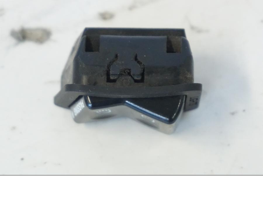 Snett uppifrån på Tryckknappsreglage från en Honda SH 300 A -2011 scooter.