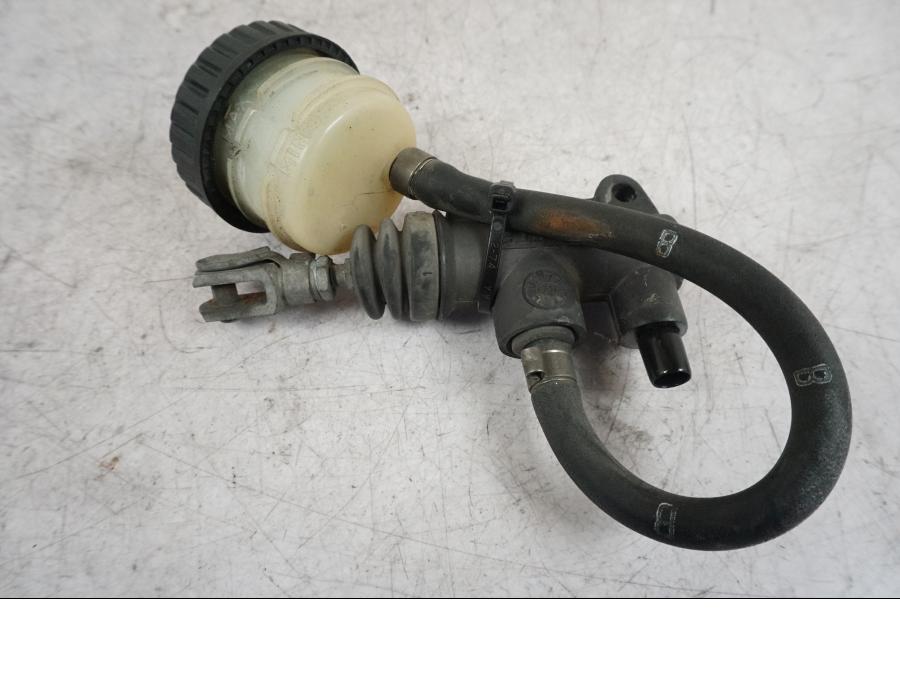 Höger sida på Bromshuvudcylinder från en BMW R 850 R -2004 motorcykel.